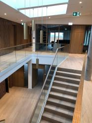 Ganzglas-Treppengeländer